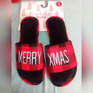 Women's size small 5/6, XMAS SLIPPERS